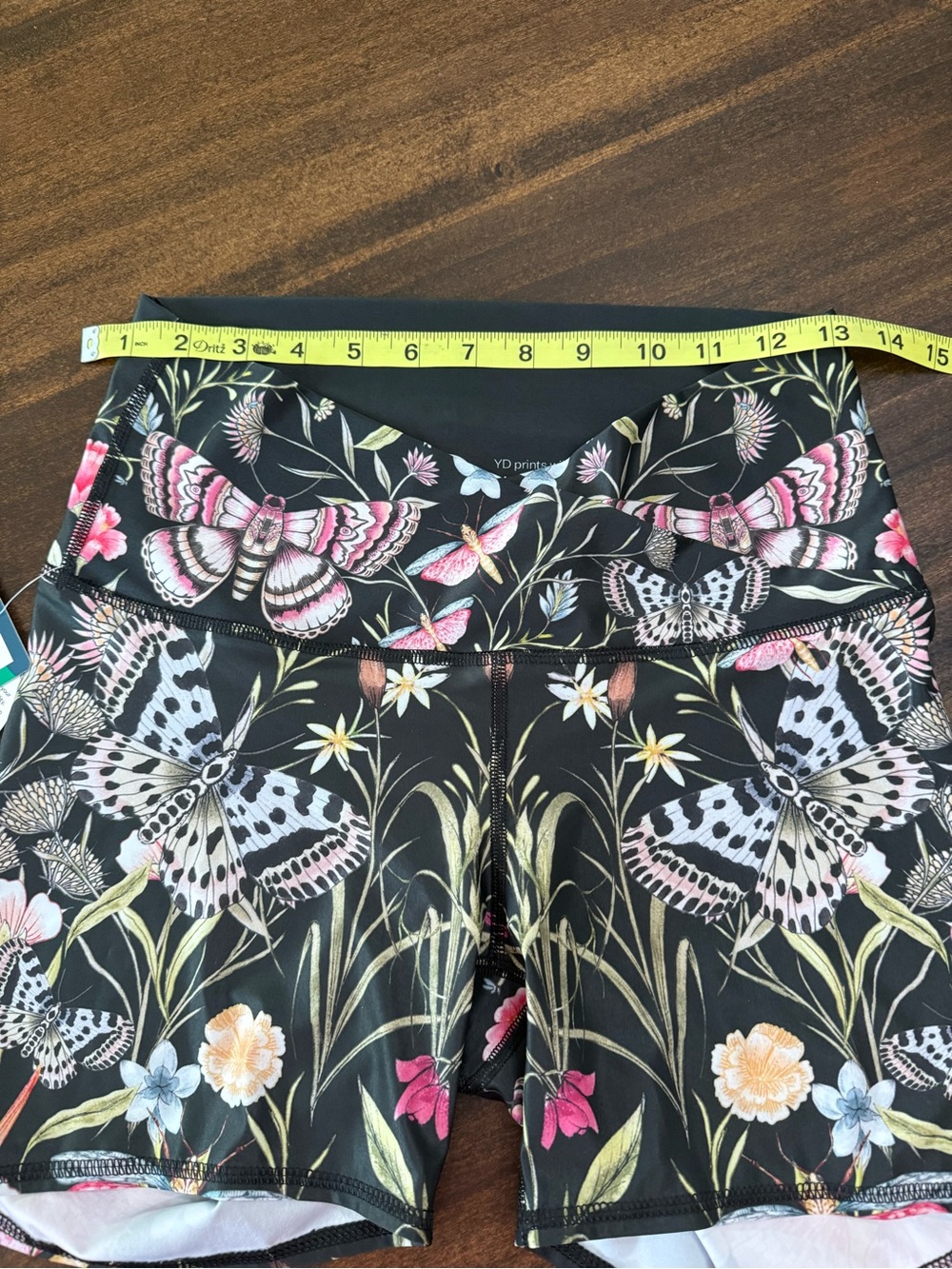 Yoga Democracy Movement shorts in the moth and floral print - Picture 5 of 6